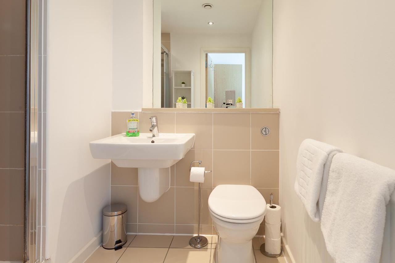 2 Bedroom 2 Bathroom Apartment In Central Milton Keynes With Free Parking And Smart Tv - Contractors, Relocation, Business Travellers Exteriör bild