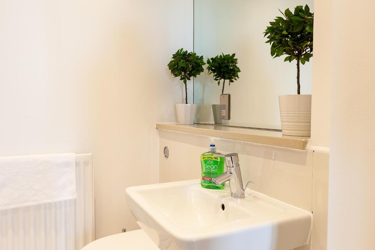2 Bedroom 2 Bathroom Apartment In Central Milton Keynes With Free Parking And Smart Tv - Contractors, Relocation, Business Travellers Exteriör bild