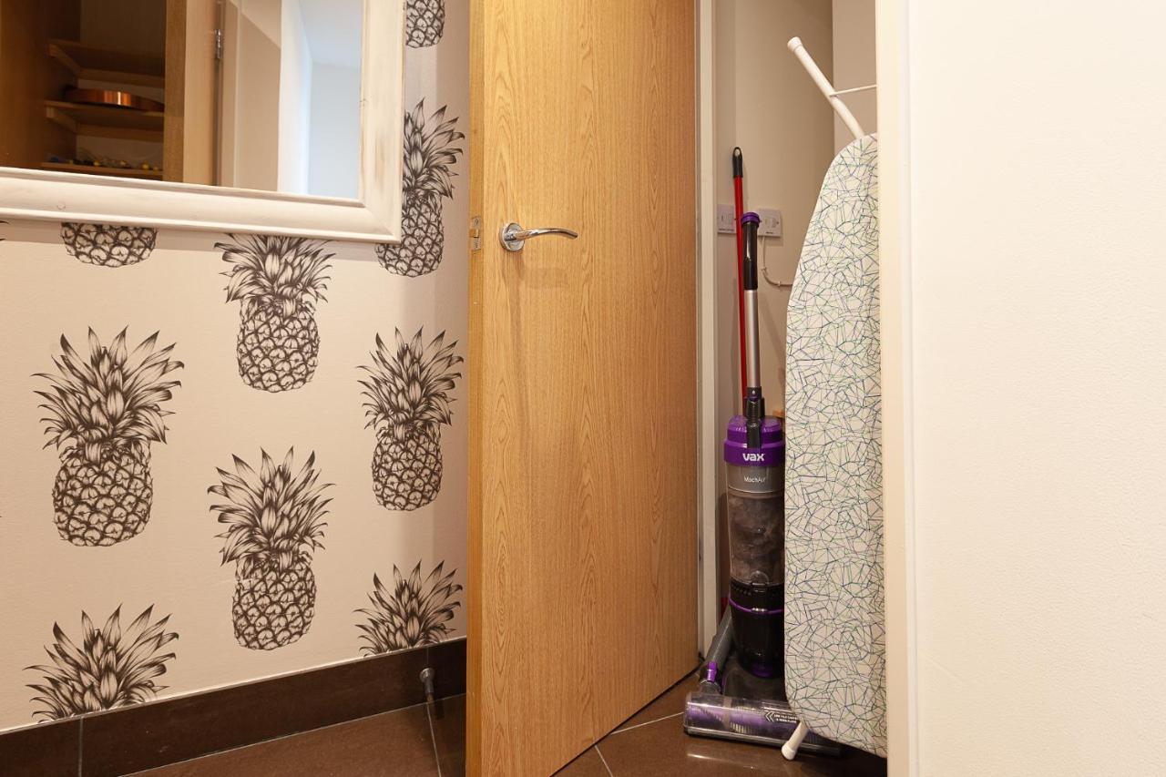 2 Bedroom 2 Bathroom Apartment In Central Milton Keynes With Free Parking And Smart Tv - Contractors, Relocation, Business Travellers Exteriör bild