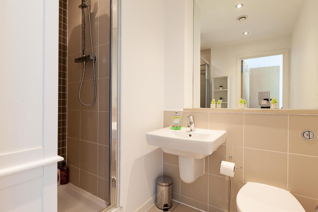 2 Bedroom 2 Bathroom Apartment In Central Milton Keynes With Free Parking And Smart Tv - Contractors, Relocation, Business Travellers Exteriör bild